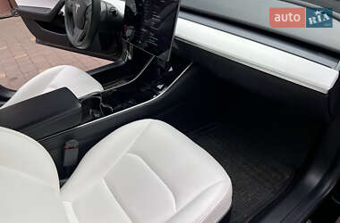 Седан Tesla Model 3 2019 в 