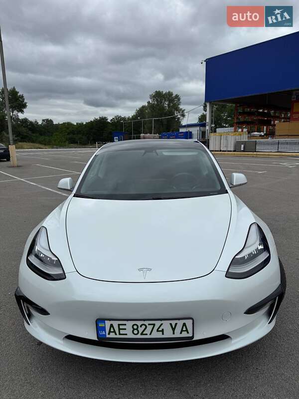 Седан Tesla Model 3 2019 в Кам'янському