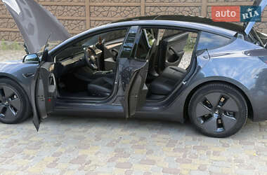 Седан Tesla Model 3 2023 в 