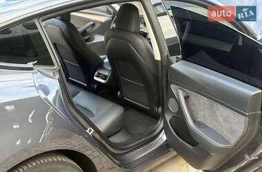 Седан Tesla Model 3 2023 в 