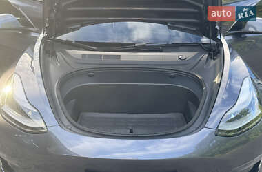 Седан Tesla Model 3 2023 в 