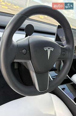 Седан Tesla Model 3 2019 в 