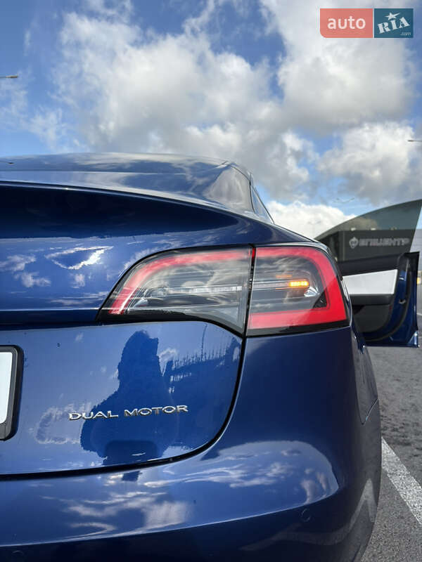 Седан Tesla Model 3 2019 в Львові