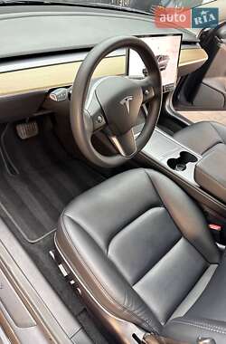 Седан Tesla Model 3 2022 в 