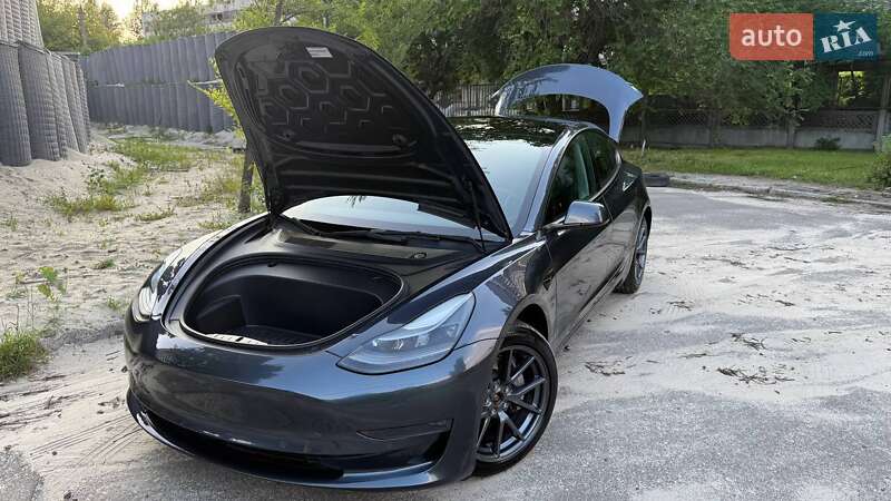 Седан Tesla Model 3 2022 в Києві