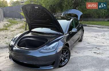 Седан Tesla Model 3 2022 в 