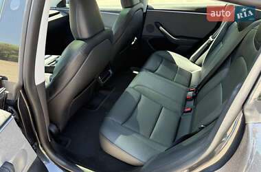 Седан Tesla Model 3 2024 в 