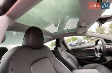 Седан Tesla Model 3 2023 в 