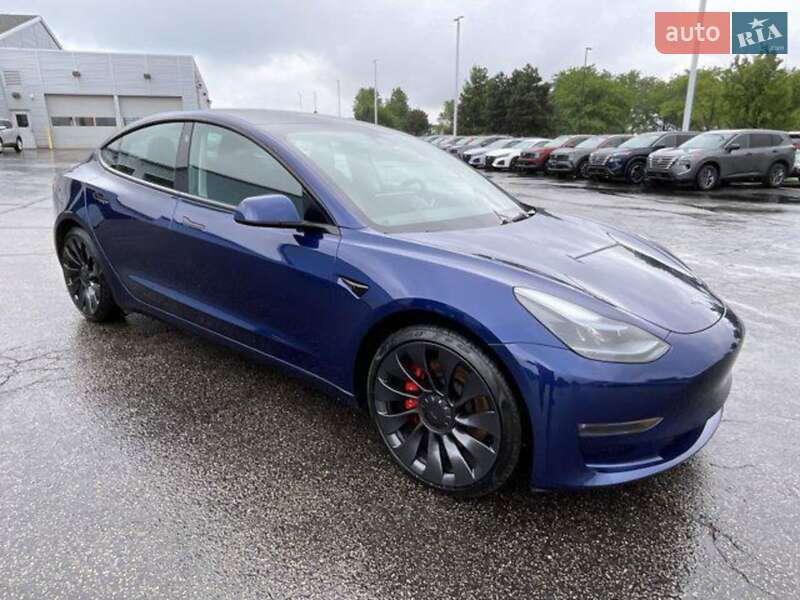 Седан Tesla Model 3 2023 в Одессе