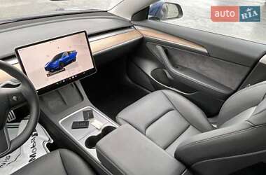 Седан Tesla Model 3 2023 в 