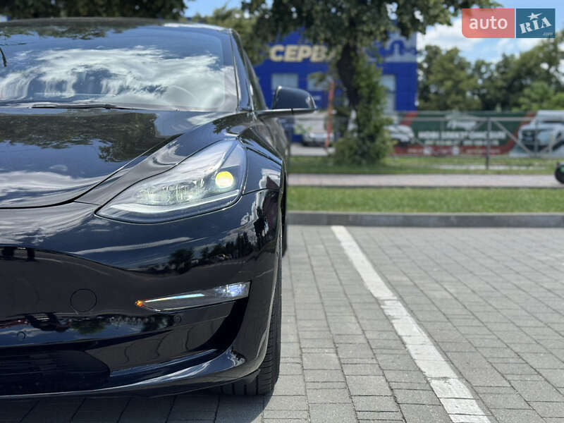 Седан Tesla Model 3 2022 в Хмельницком