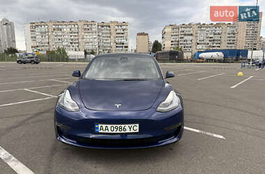 Седан Tesla Model 3 2022 в 