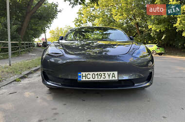 Седан Tesla Model 3 2022 в 