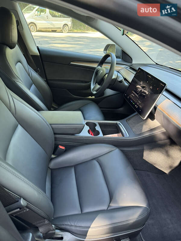 Седан Tesla Model 3 2022 в Львове
