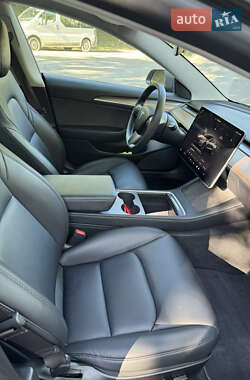 Седан Tesla Model 3 2022 в 