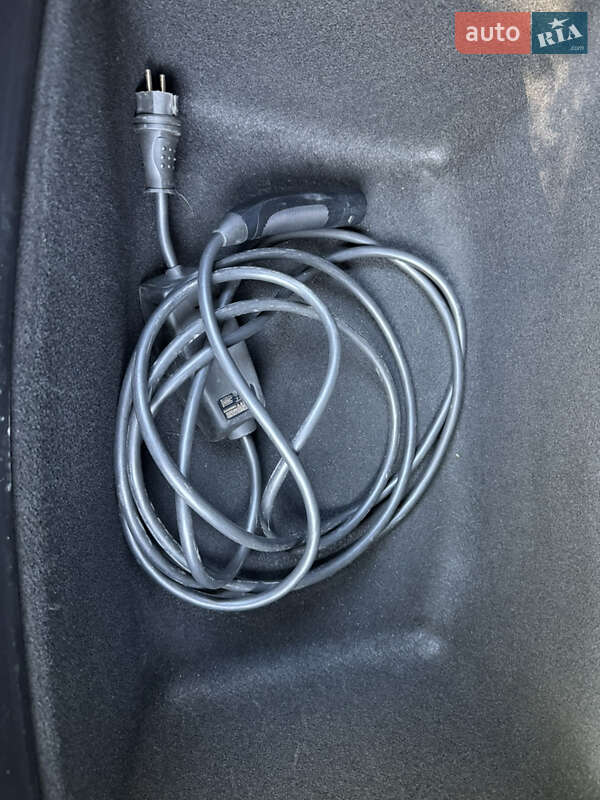 Седан Tesla Model 3 2022 в Львове