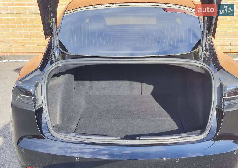 Седан Tesla Model 3 2019 в Киеве