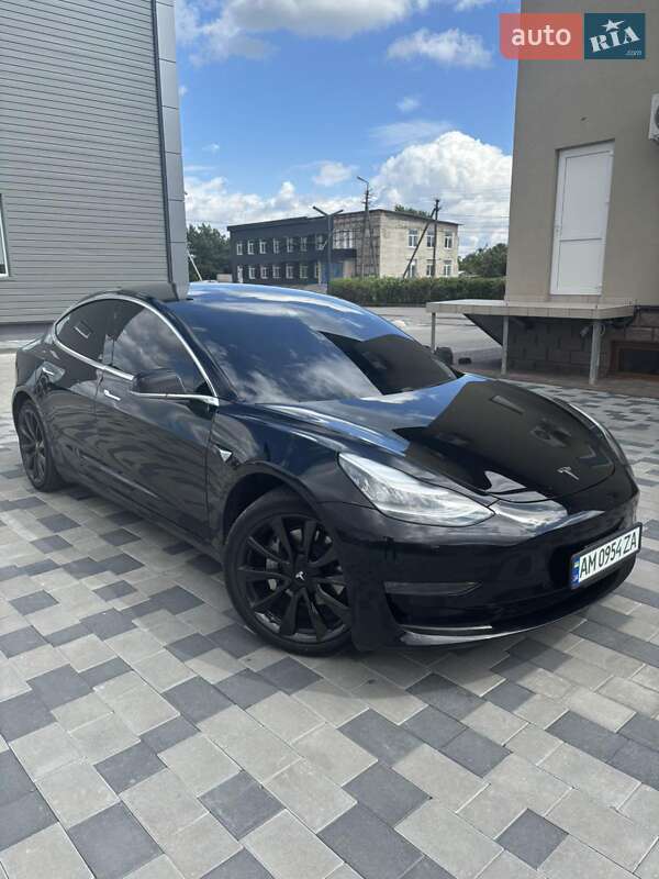 Седан Tesla Model 3 2019 в Сарнах