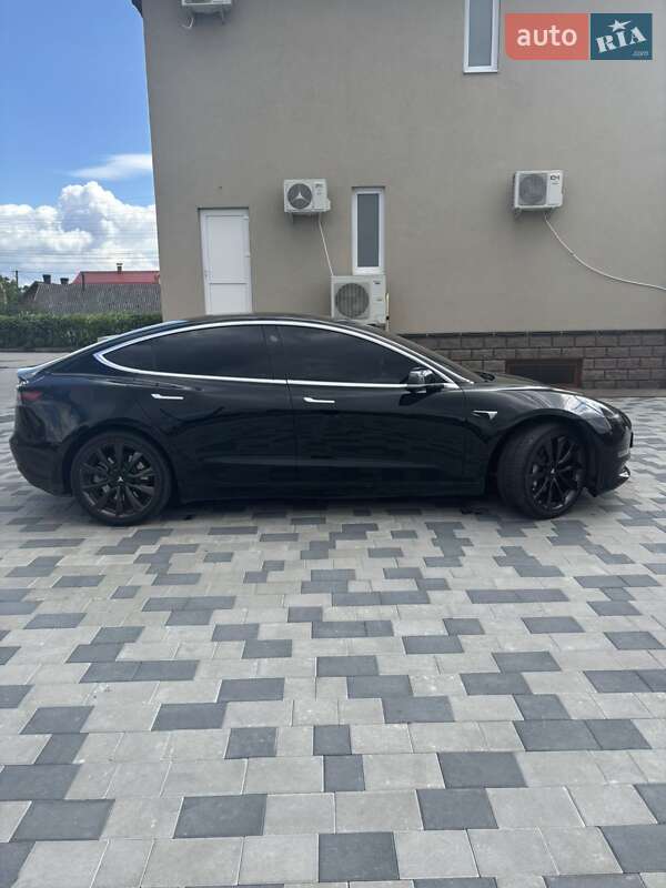 Седан Tesla Model 3 2019 в Сарнах