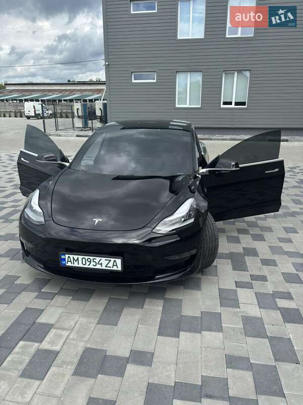 Седан Tesla Model 3 2019 в Сарнах