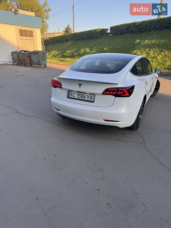 Седан Tesla Model 3 2018 в Луцке