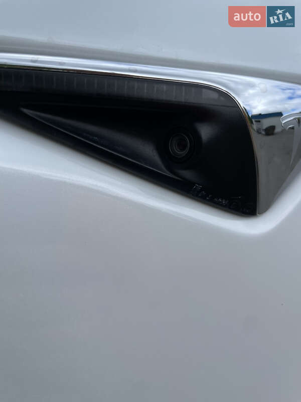 Седан Tesla Model 3 2018 в Луцке