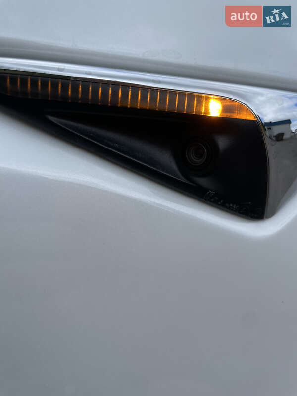 Седан Tesla Model 3 2018 в Луцке