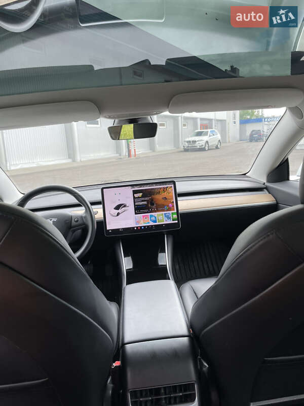Седан Tesla Model 3 2018 в Луцке