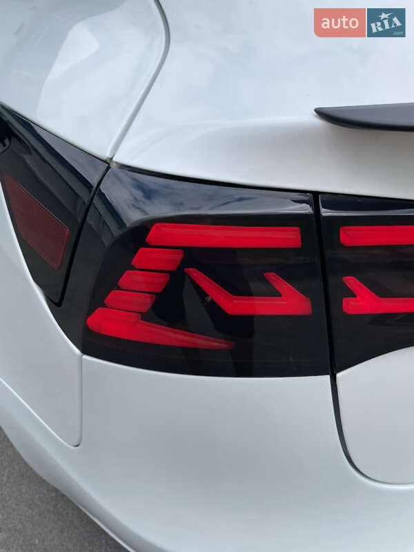 Седан Tesla Model 3 2018 в Луцке