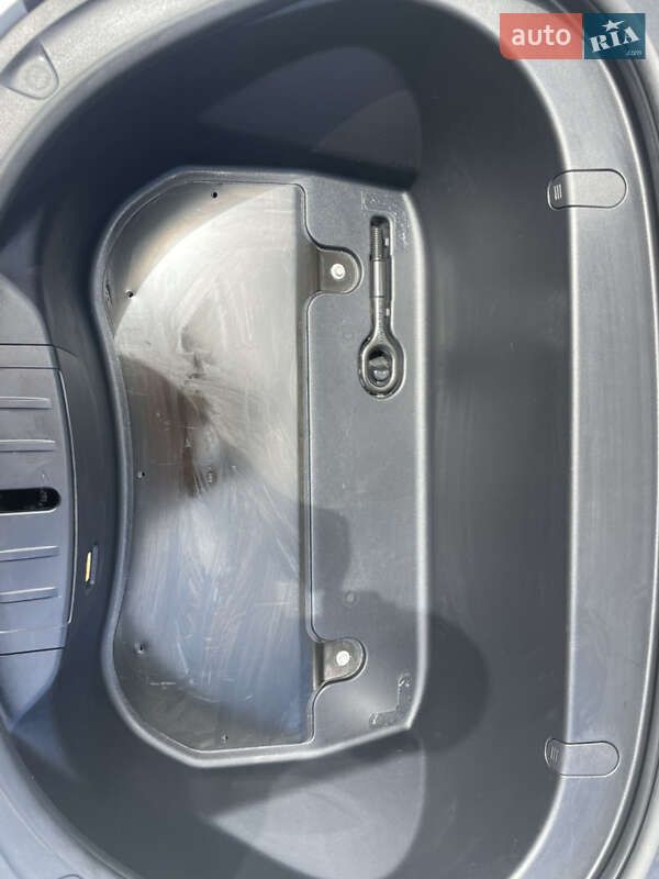 Седан Tesla Model 3 2018 в Луцке