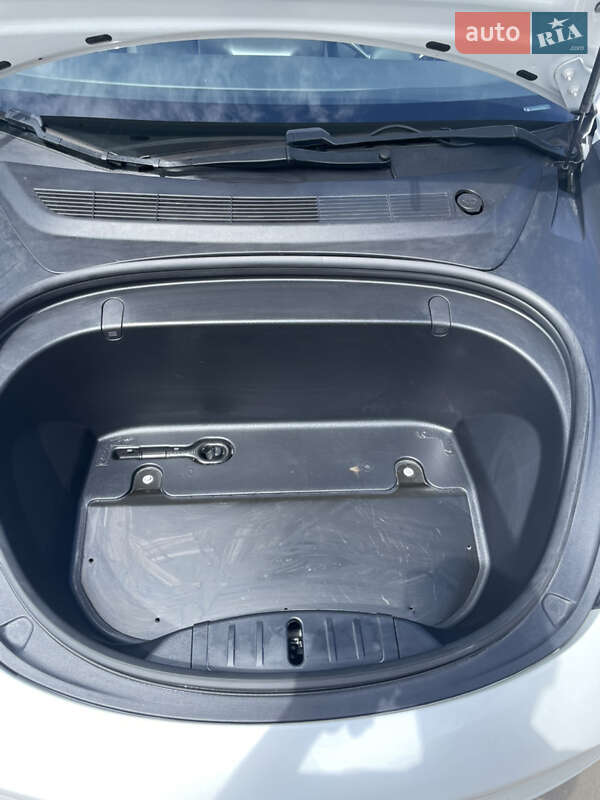 Седан Tesla Model 3 2018 в Луцке