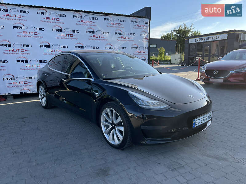 Седан Tesla Model 3 2019 в Львові