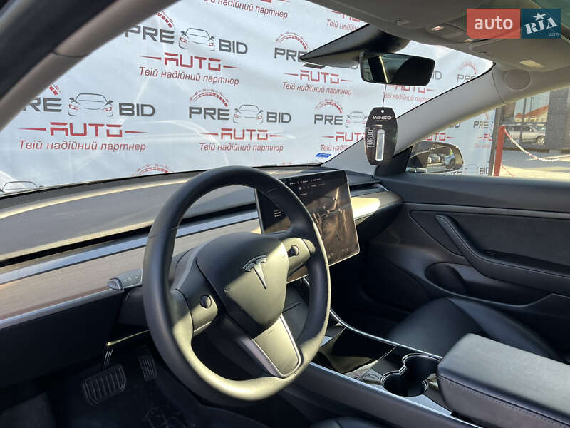Седан Tesla Model 3 2019 в Львові