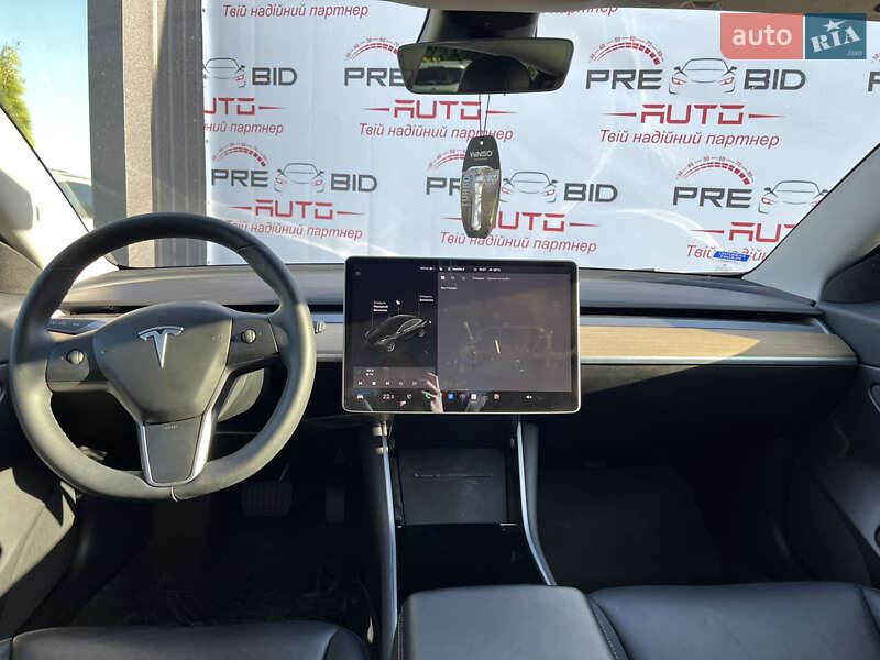 Седан Tesla Model 3 2019 в Львові
