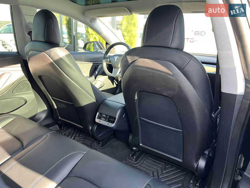 Седан Tesla Model 3 2019 в Львові