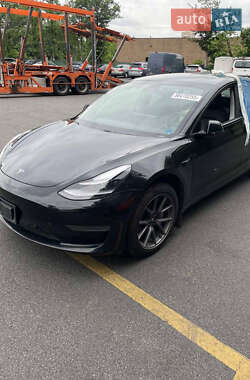 Седан Tesla Model 3 2021 в 