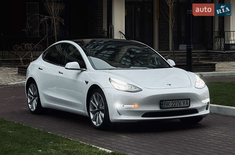 Седан Tesla Model 3 2018 в 