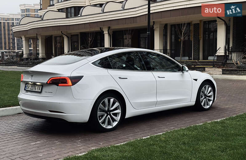 Седан Tesla Model 3 2018 в Киеве