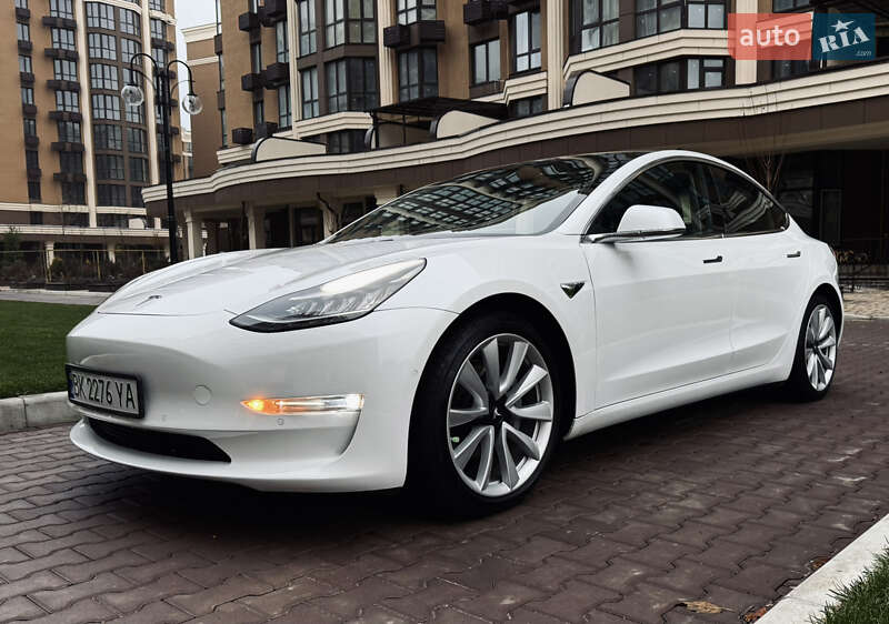 Седан Tesla Model 3 2018 в Киеве
