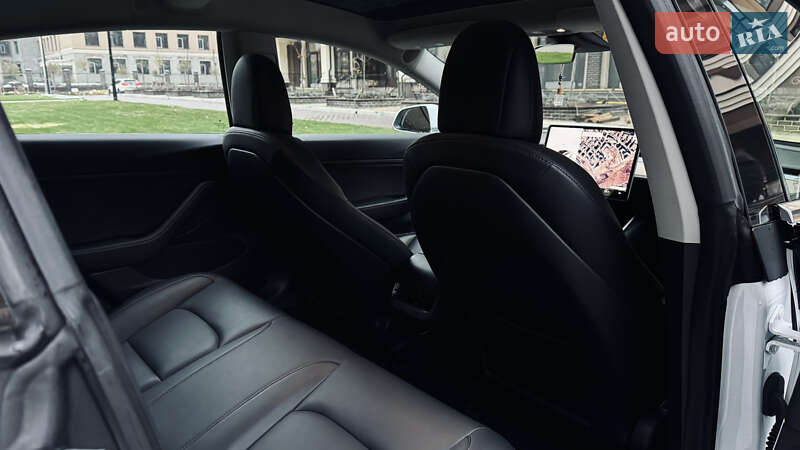 Седан Tesla Model 3 2018 в Киеве