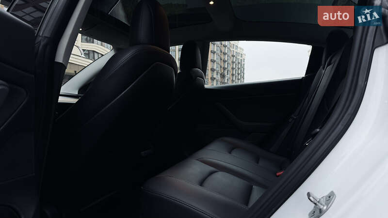 Седан Tesla Model 3 2018 в Киеве