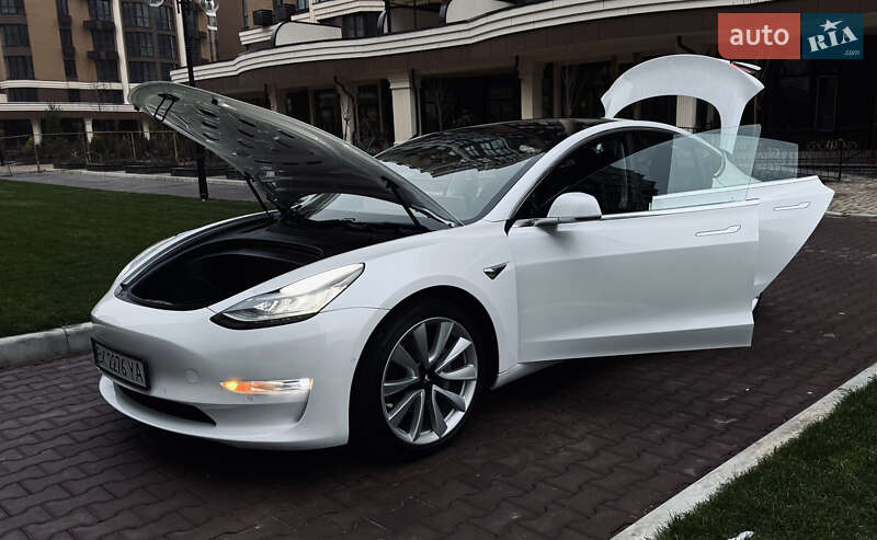 Седан Tesla Model 3 2018 в Киеве