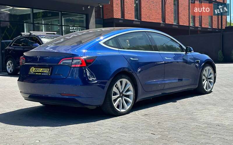 Седан Tesla Model 3 2019 в Черновцах