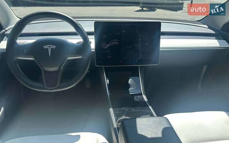 Седан Tesla Model 3 2019 в Черновцах