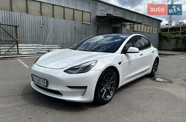 Седан Tesla Model 3 2021 в Киеве