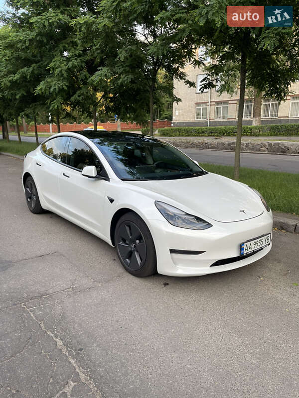 Седан Tesla Model 3 2023 в 