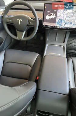 Седан Tesla Model 3 2023 в 