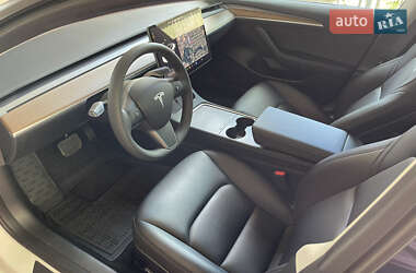 Седан Tesla Model 3 2023 в 