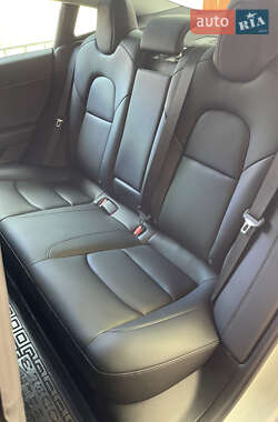 Седан Tesla Model 3 2023 в 