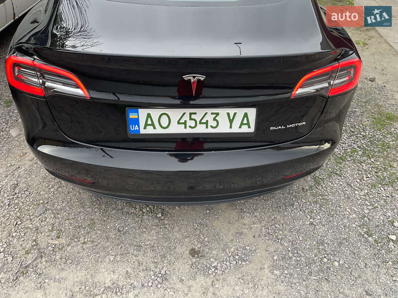 Седан Tesla Model 3 2020 в Ужгороді